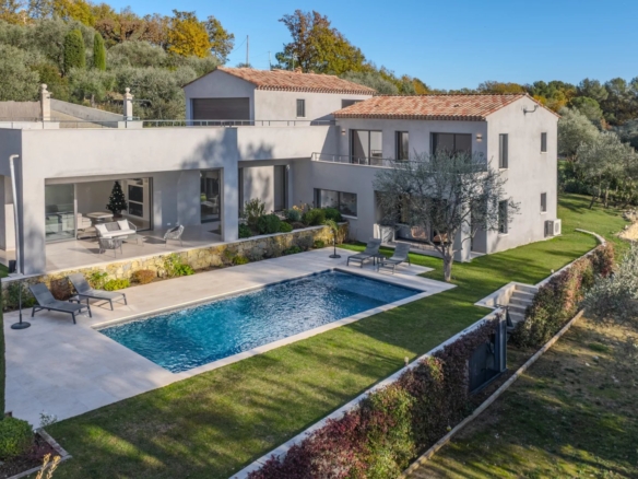 4 Bedroom Villa/House in Le Rouret 32
