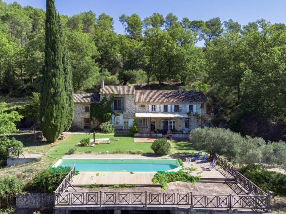 9 Bedroom Villa/House in Cadenet 24
