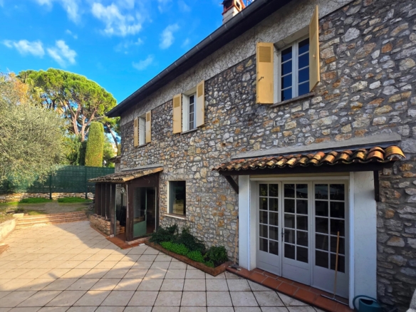 3 Bedroom Villa/House in Cannes 2