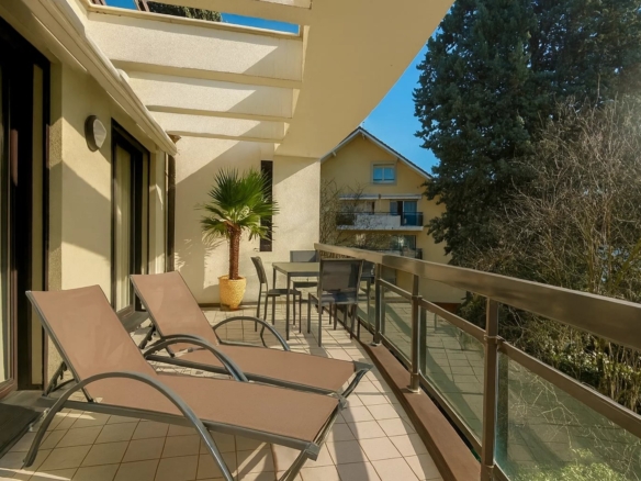 3 Bedroom Apartment in Annecy 14