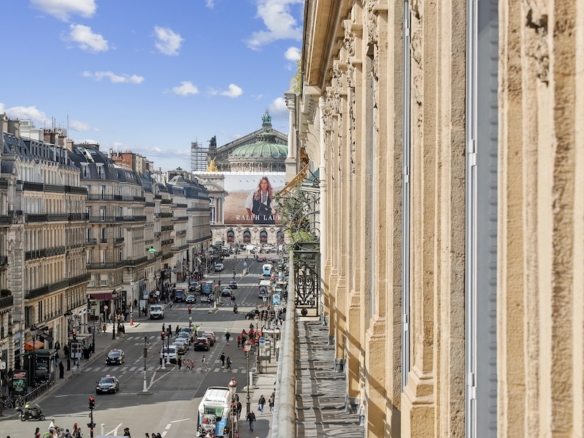 3 Bedroom Apartment in Paris 1st (Louvre – Vendôme) 8