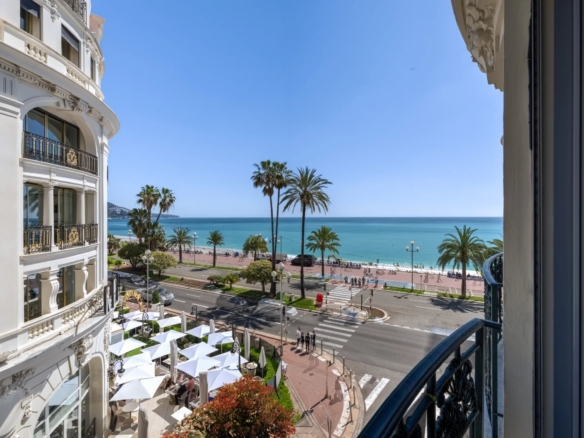 3 Bedroom Apartment in Nice 26