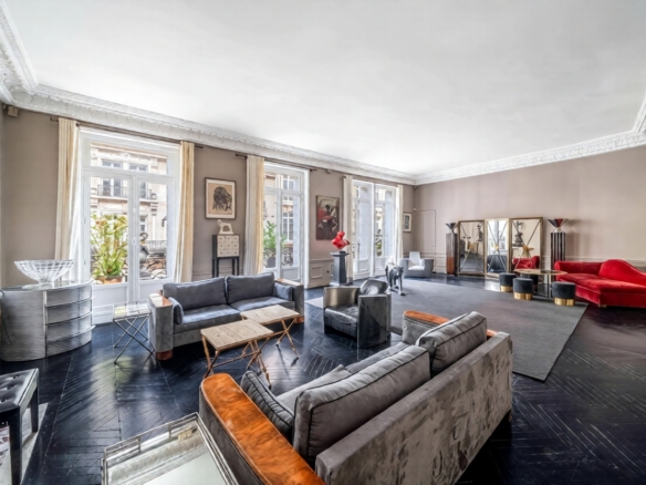 3 Bedroom Apartment in Paris 8th (Golden Triangle - Parc Monceau) 4