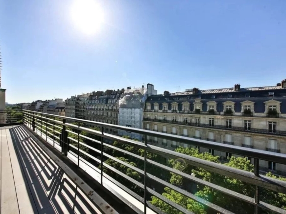 2 Bedroom Apartment in Paris 8th (Golden Triangle - Parc Monceau) 22