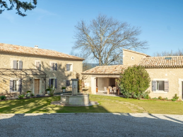 8 Bedroom Villa/House in Oppede 32