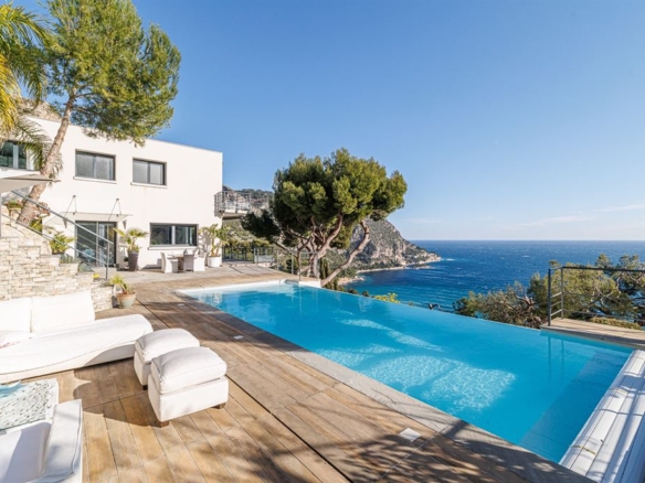 4 Bedroom Villa/House in Eze 12