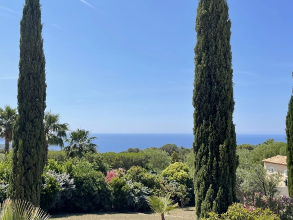 7 Bedroom Villa/House in Ceyreste 16