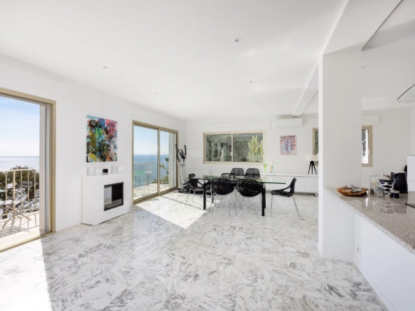 4 Bedroom Villa/House in Eze 14