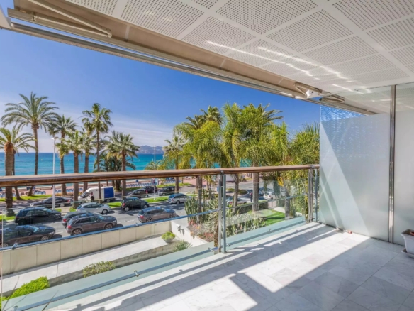 1 Bedroom Apartment in Cannes 2