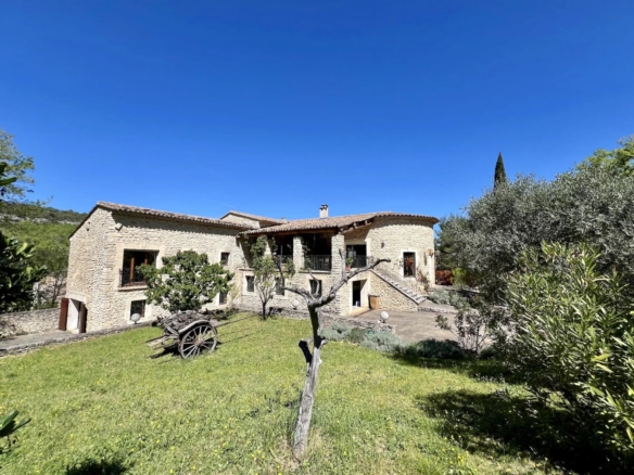 4 Bedroom Villa/House in Goult 10
