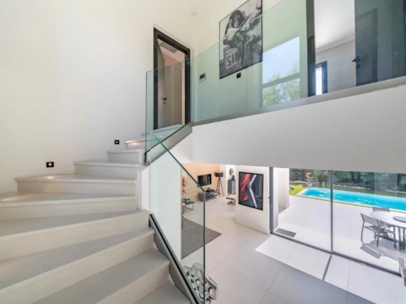 4 Bedroom Villa/House in Antibes 6