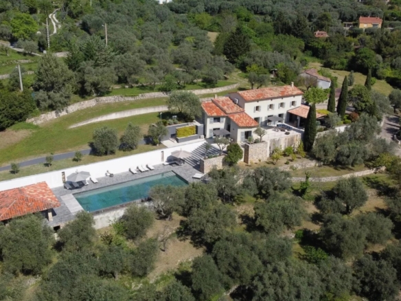 6 Bedroom Villa/House in Tourrettes 6