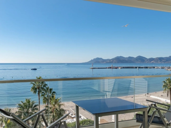 3 Bedroom Apartment in Cannes 20