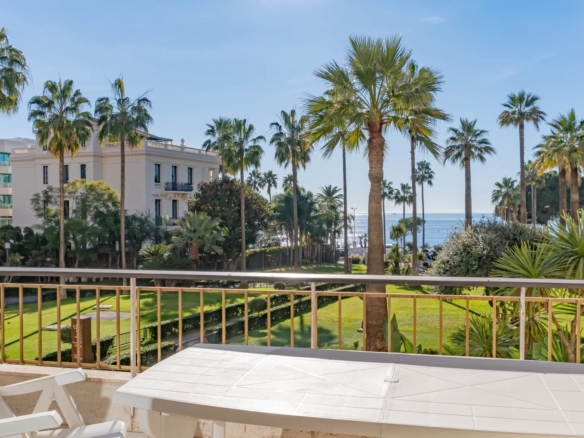 3 Bedroom Apartment in Cannes 26