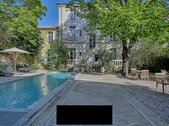7 Bedroom Villa/House in Nimes 32