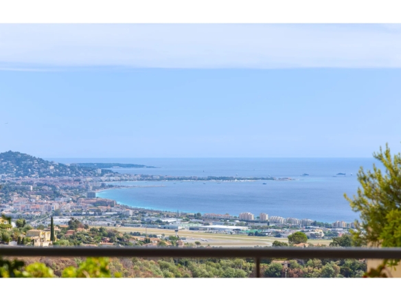 2 Bedroom Apartment in Mandelieu La Napoule 26