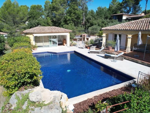 5 Bedroom Villa/House in St Antonin Du Var 36