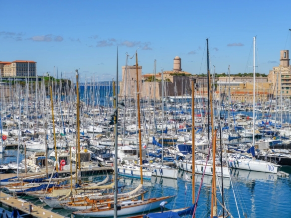 2 Bedroom Apartment in Marseille 18