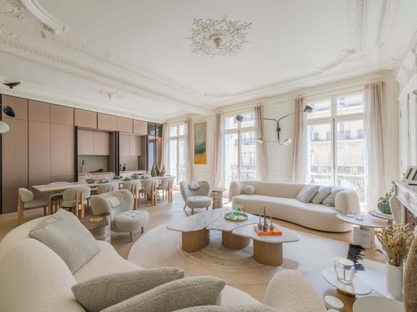 3 Bedroom Apartment in Paris 8th (Golden Triangle - Parc Monceau) 16