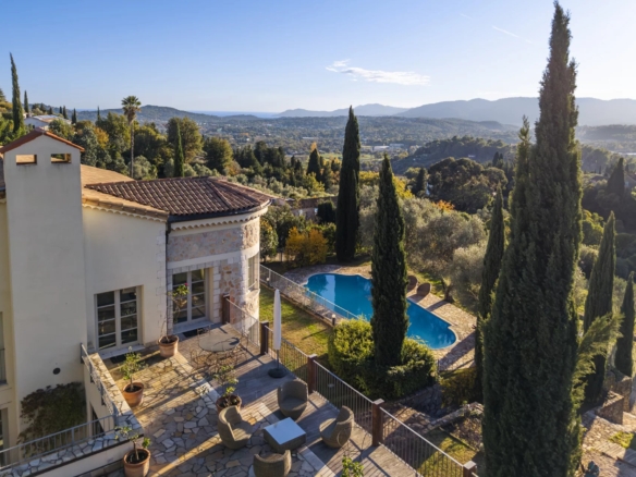 5 Bedroom Villa/House in Grasse 26