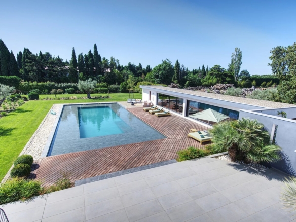 3 Bedroom Villa/House in Eyguieres 24