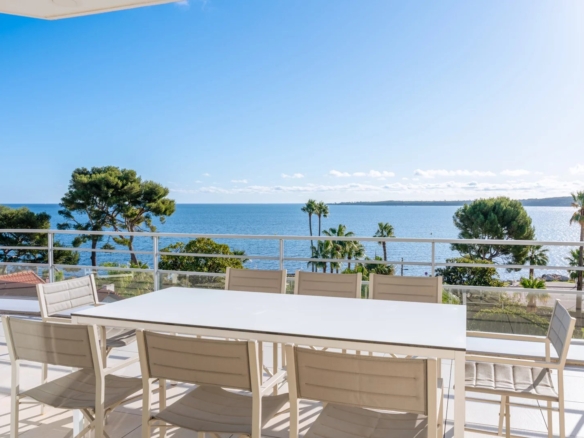 3 Bedroom Apartment in Cannes 34