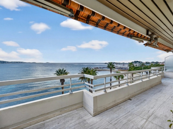 3 Bedroom Apartment in Bandol 8