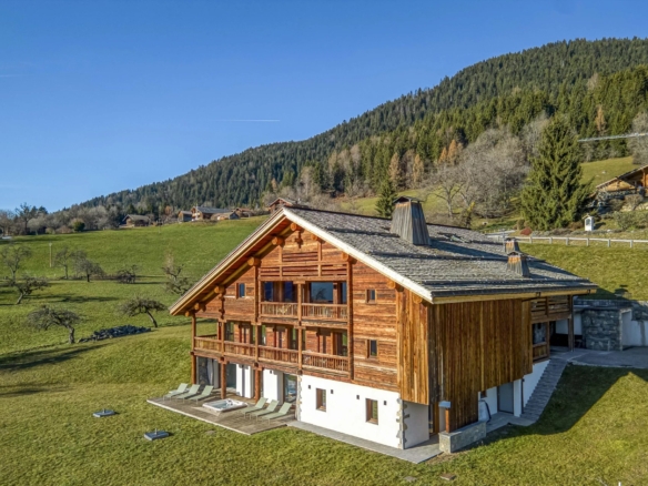9 Bedroom Chalet in Manigod 2