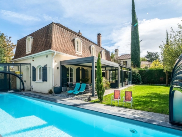 5 Bedroom Villa/House in Garches 4