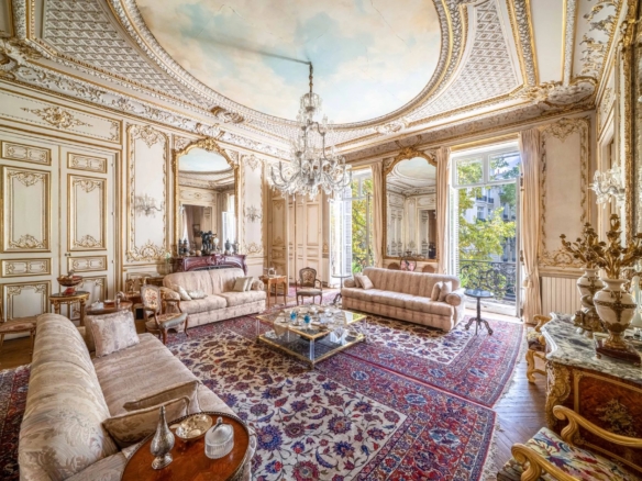 5 Bedroom Apartment in Paris 8th (Golden Triangle - Parc Monceau) 30