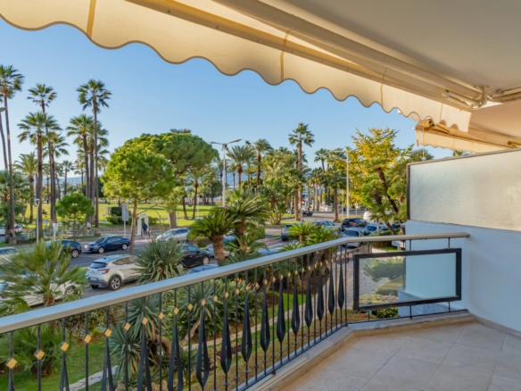 2 Bedroom Apartment in Cannes 14