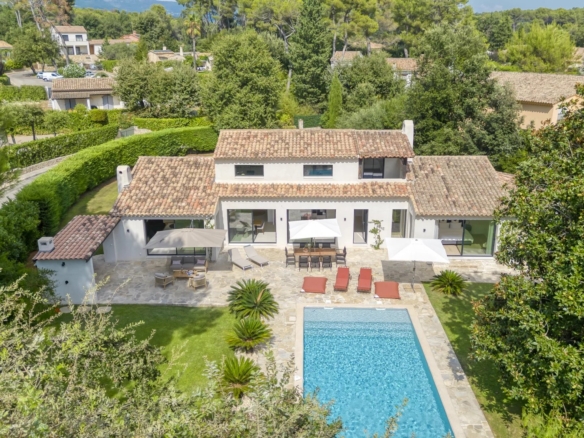 5 Bedroom Villa/House in Roquefort Les Pins 36