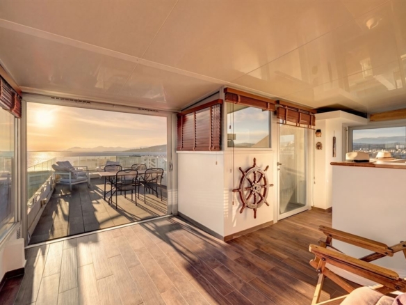 2 Bedroom Apartment in Juan Les Pins 26