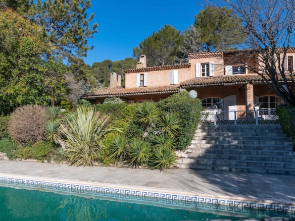 8 Bedroom Villa/House in Le Tholonet 32