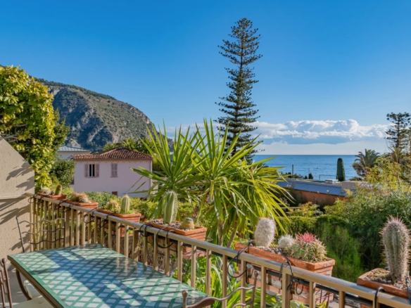 3 Bedroom Villa/House in Eze 34