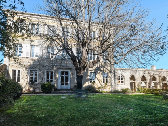 9 Bedroom Villa/House in Uzes 6