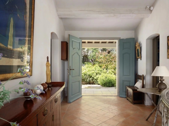 3 Bedroom Villa/House in Biot 10