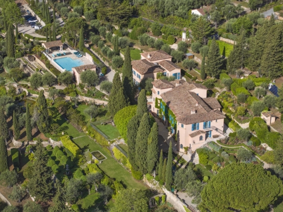 9 Bedroom Villa/House in Grasse 28