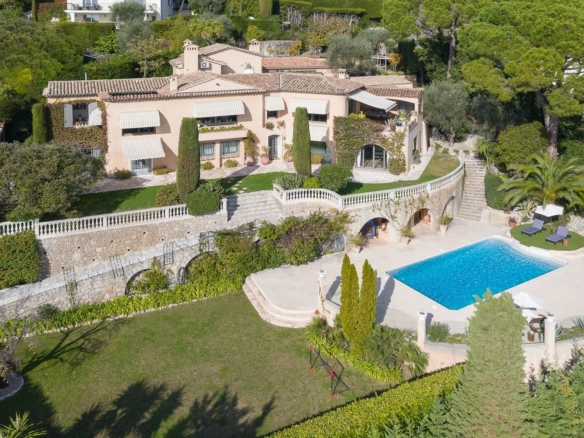 8 Bedroom Villa/House in Mougins 14