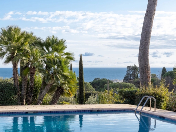 5 Bedroom Villa/House in Antibes 32