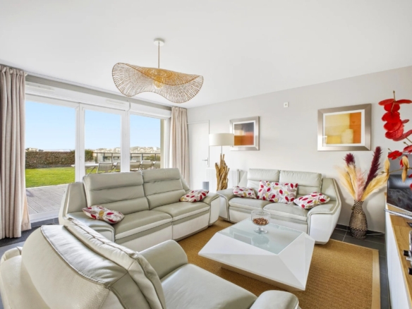 4 Bedroom Apartment in Marseille 36