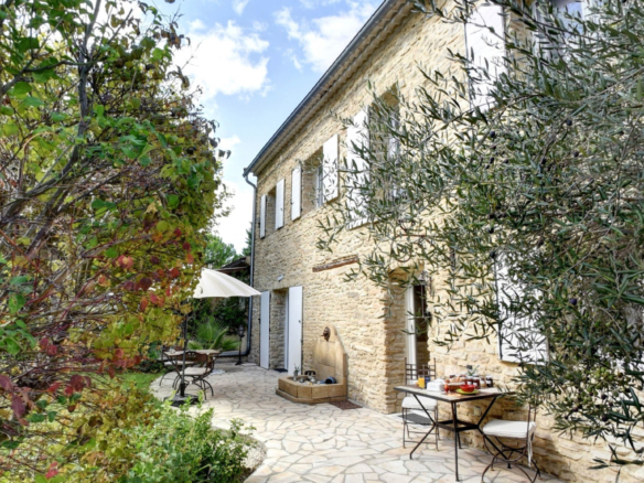 8 Bedroom Villa/House in L Isle Sur La Sorgue 16