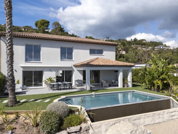 4 Bedroom Villa/House in Les Adrets De L Esterel 14