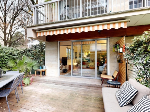 2 Bedroom Apartment in Neuilly-sur-seine 10