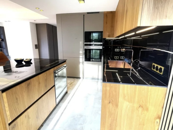 2 Bedroom Apartment in Nice 36