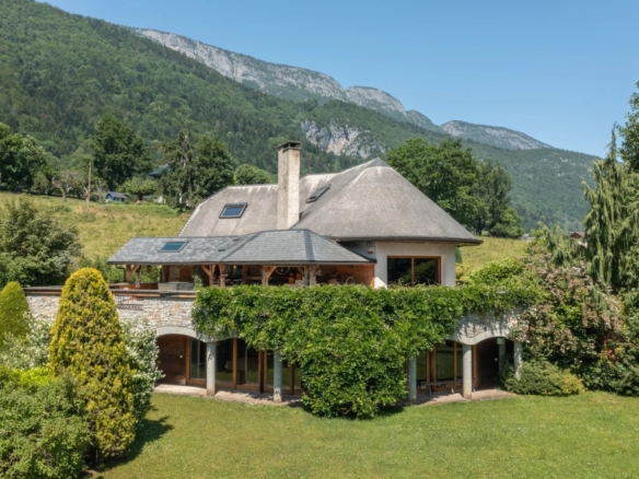 6 Bedroom Villa/House in Lathuile 34