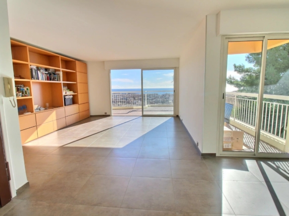 3 Bedroom Apartment in Nice 26
