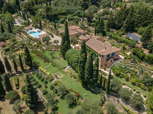 7 Bedroom Villa/House in Grasse 6