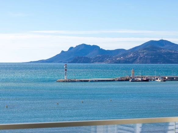 3 Bedroom Apartment in Cannes 4