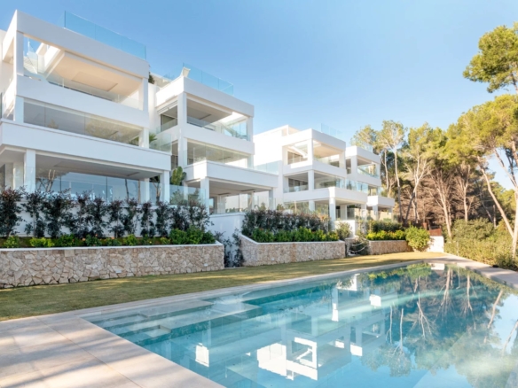 4 Bedroom Apartment in Cala Llenya 12
